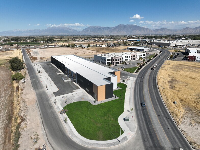 More Photos Of 292 S American Way, Payson Warehouse For Sale