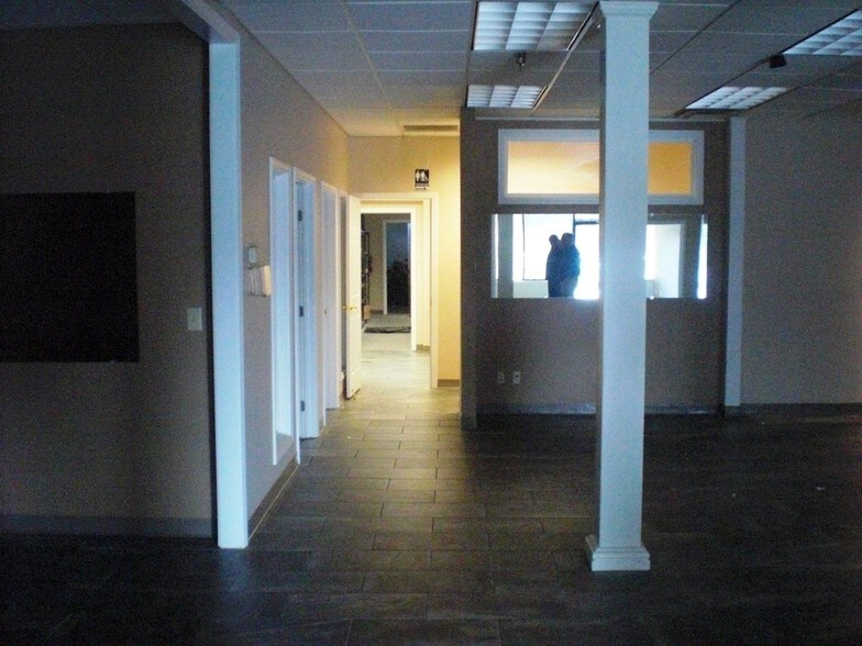 More Photos Of 6439 Bardstown Rd, Louisville Unknown For Lease