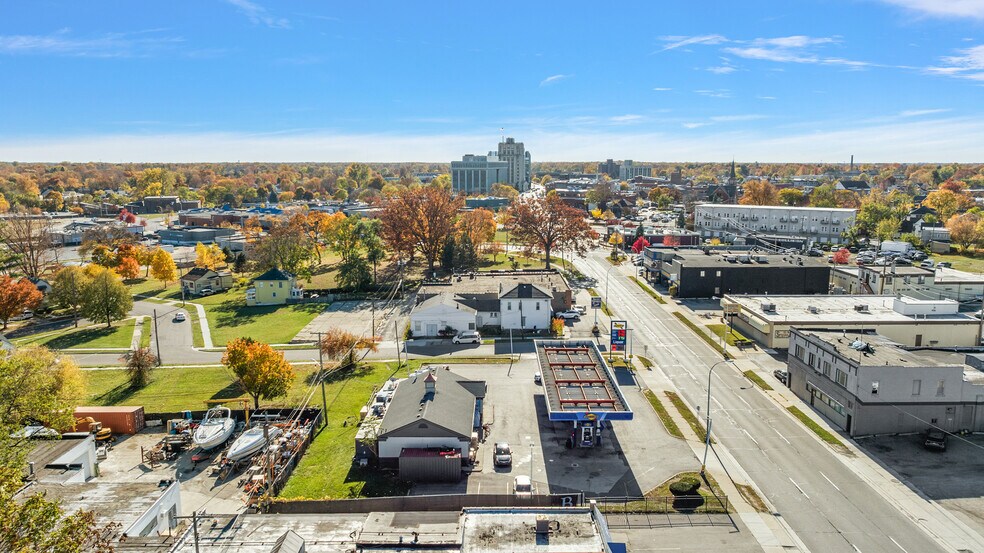 More Photos Of 186 N Gratiot Ave, Mount Clemens Service Station For Sale