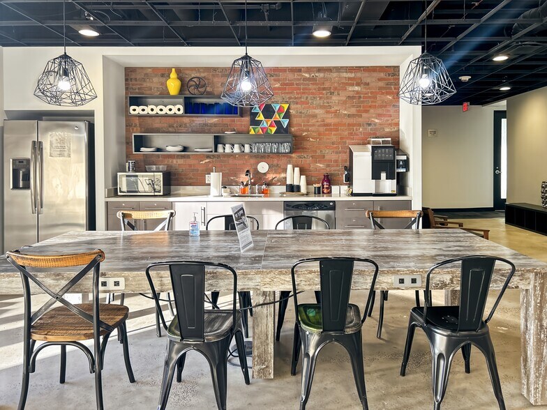 More Photos Of 7777 Bonhomme Ave, Clayton Coworking Space