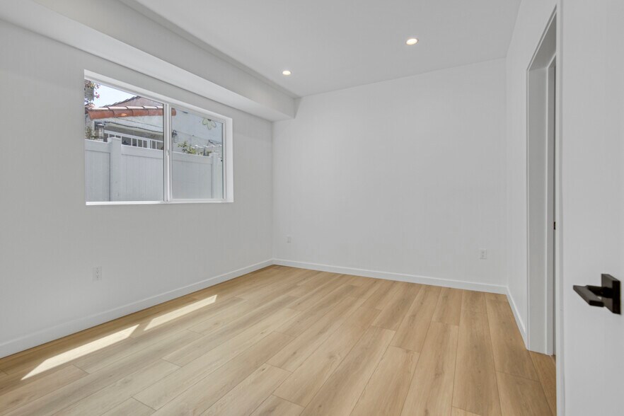 More Photos Of 10826 Hesby St, North Hollywood Apartments For Sale