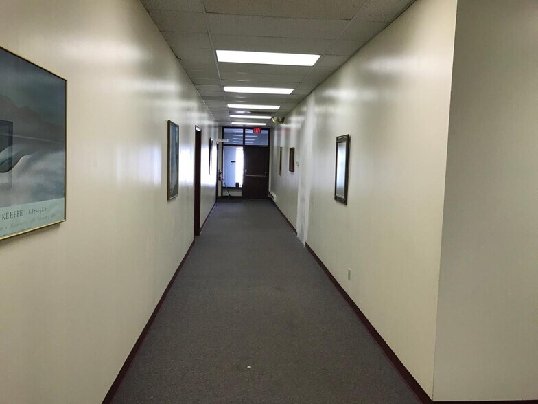 More Photos Of 15-39 Market St, Amsterdam Storefront Retail Office For Lease