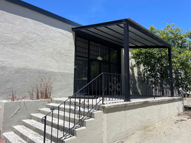 More Photos Of 1319-1321 5th St, Berkeley Warehouse For Sale