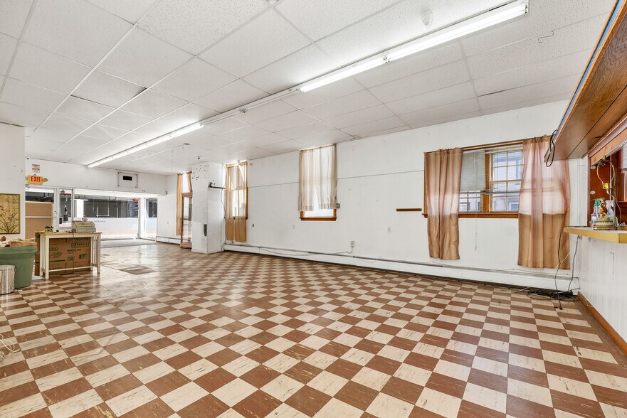 More Photos Of 23 Elm St, Nashua Storefront Retail Residential For Lease