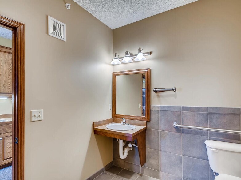 More Photos Of 7975 Stone Creek Dr, Chanhassen Office For Sale