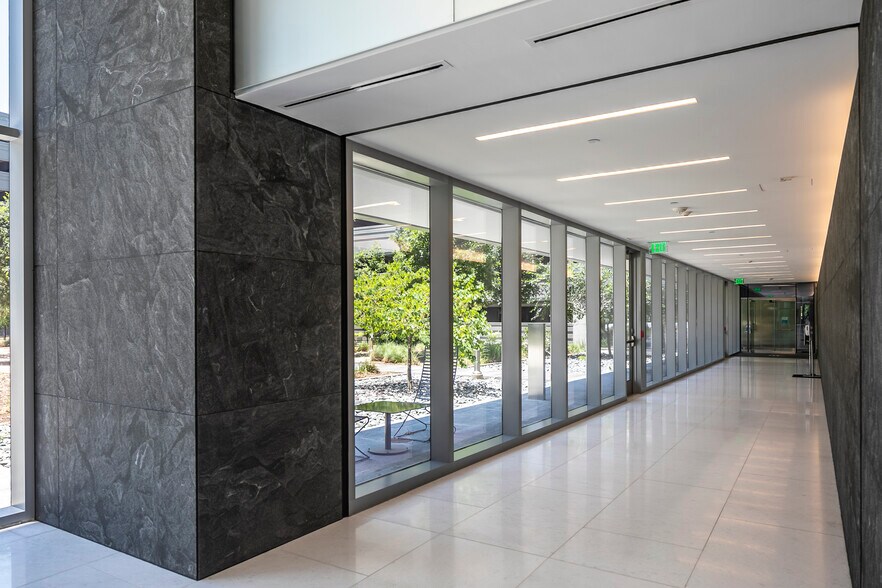 More Photos Of 15375 Memorial Dr, Houston Office For Lease