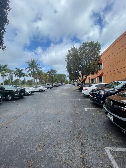 More Photos Of 3301-3389 NW 97th Ave, Miami Warehouse For Lease