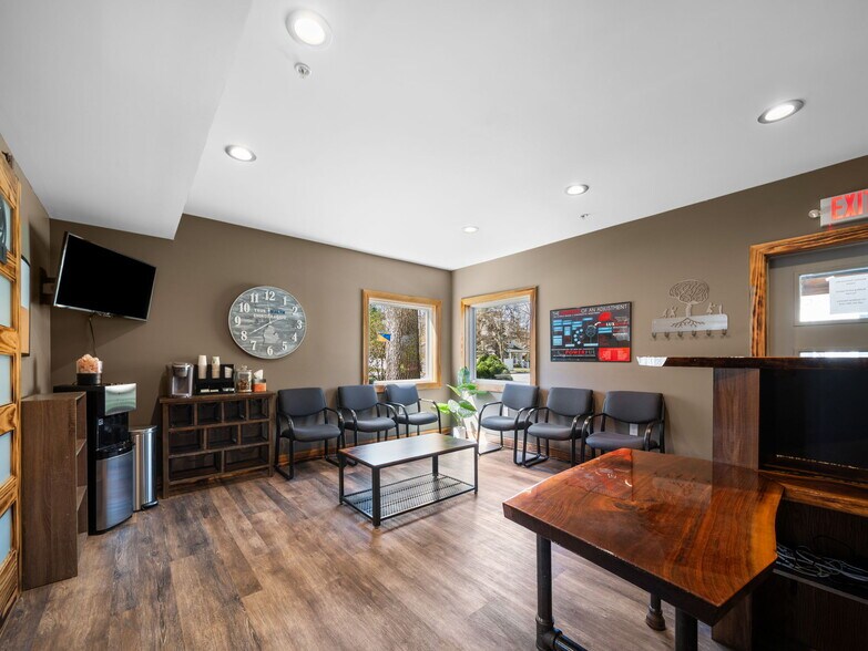 More Photos Of 1323 Cass St, Traverse City Flex For Sale