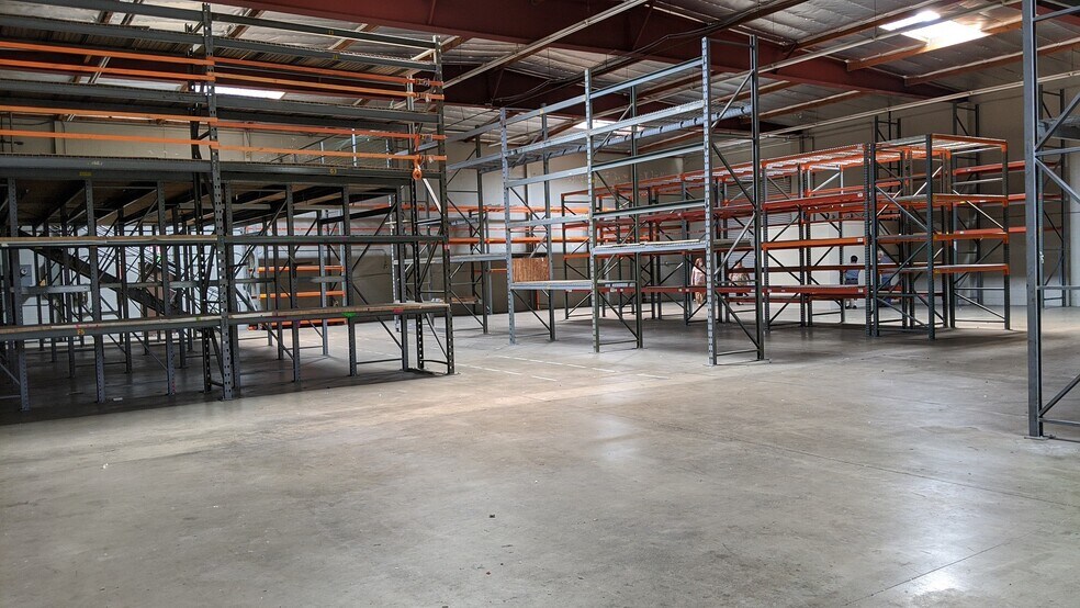 More Photos Of 2514 Naomi St, Burbank Manufacturing For Lease