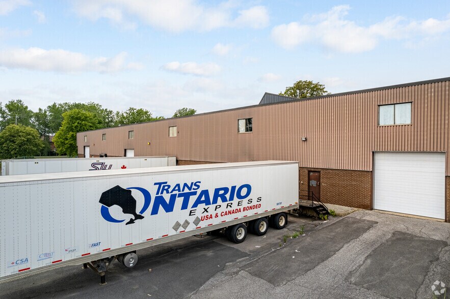 More Photos Of 2044 Rue de la Province, Longueuil Manufacturing For Lease