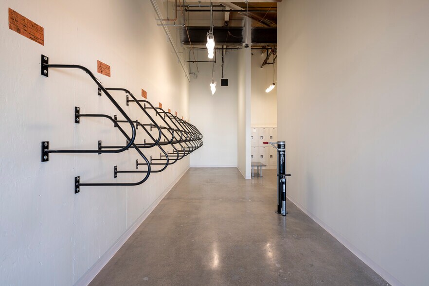 More Photos Of 150 Industrial Rd, San Carlos Flex For Sale