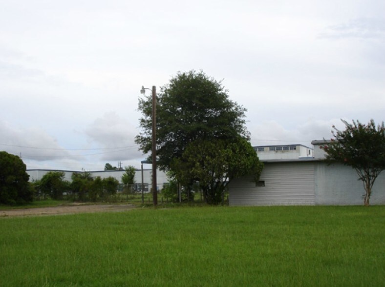 More Photos Of 2550 Finfeather Rd, Bryan Warehouse For Lease