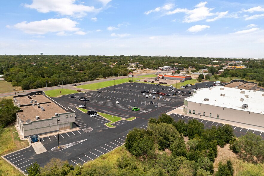 More Photos Of 1900-1978 Ephriham Ave, Fort Worth Unknown For Lease