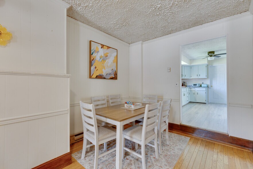 More Photos Of 1053 Washington St, Harpers Ferry Hospitality For Sale