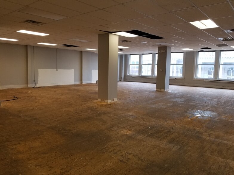 More Photos Of 323 Columbia St, Lafayette Office For Lease