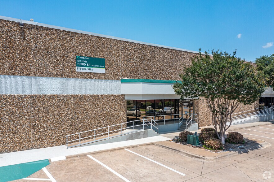 More Photos Of 1401 Summit Ave, Plano Distribution For Lease