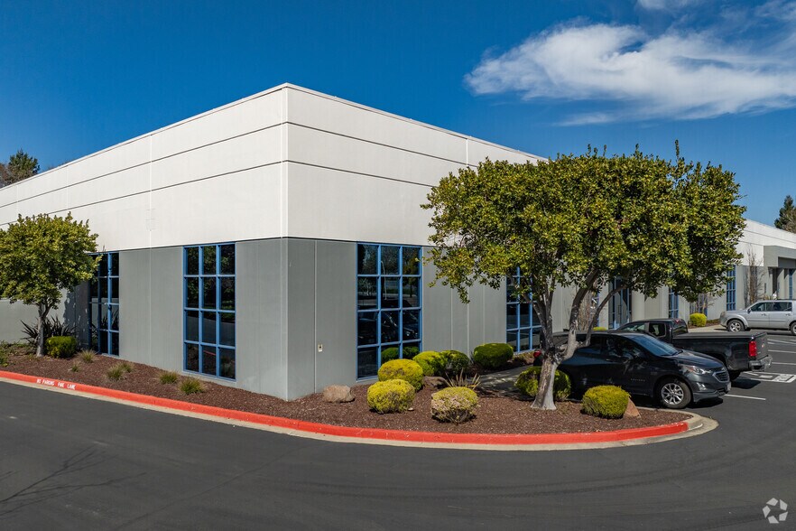 More Photos Of 1600-1622 Corporate Cir, Petaluma Warehouse For Lease