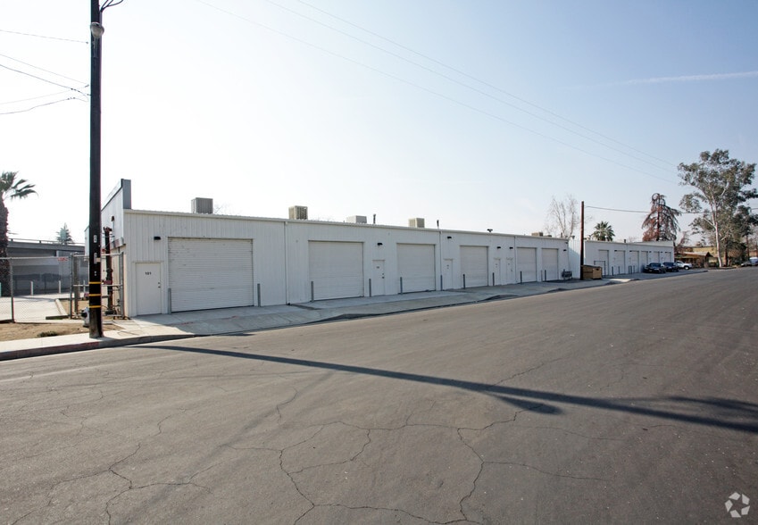 More Photos Of 900 24th St, Bakersfield Warehouse For Lease