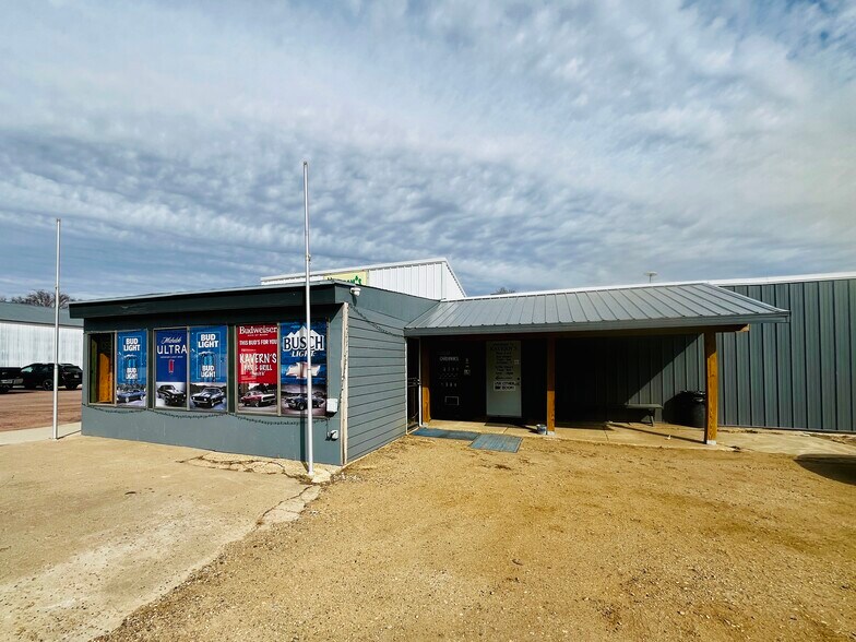 More Photos Of 300 Lincoln Ave, Volin Specialty For Sale