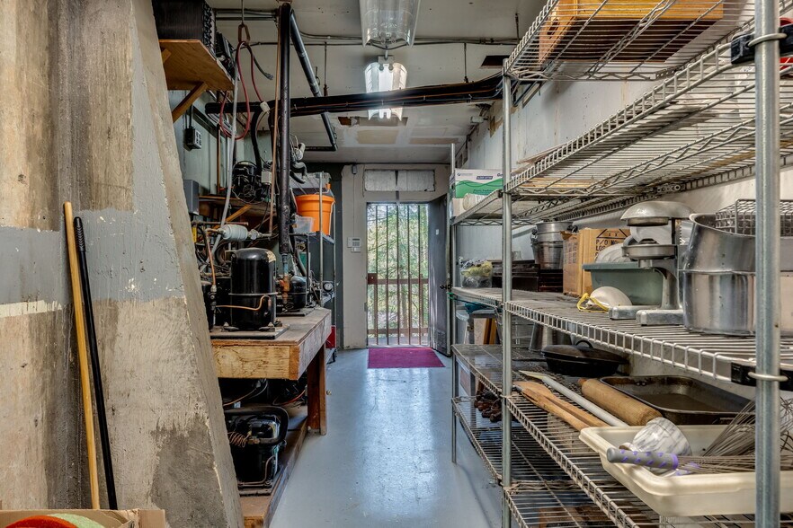 More Photos Of 1325 E Columbia River Hwy, Troutdale Restaurant For Sale