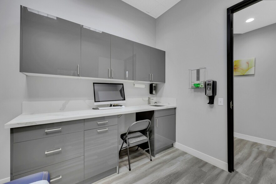 More Photos Of 375 N Stephanie St, Henderson Medical For Sale