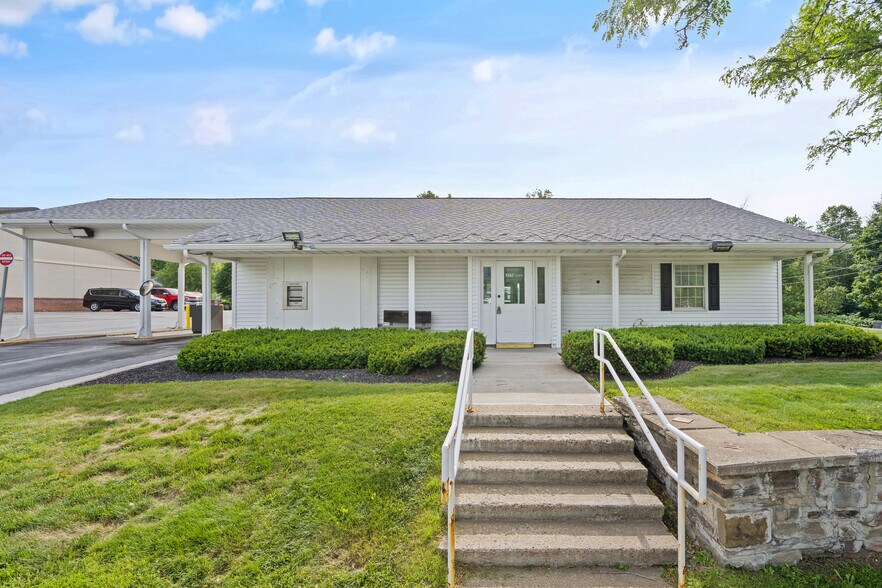 More Photos Of 7 Main St, Camden Bank For Sale