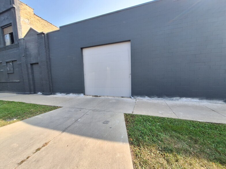 More Photos Of 4401-4415 W Cermak Rd, Chicago Manufacturing For Lease