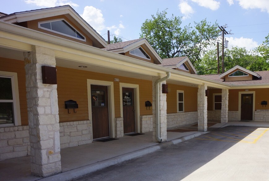 Primary Photo Of 306 E Main St, Round Rock Office For Lease