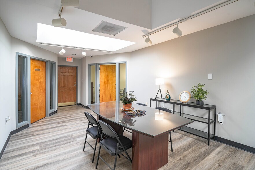 More Photos Of 8023 Malcolm Rd, Clinton Medical For Lease