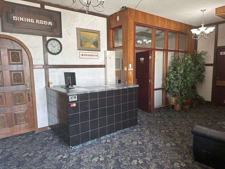 More Photos Of 5011 50 St, Barrhead Hotel For Sale