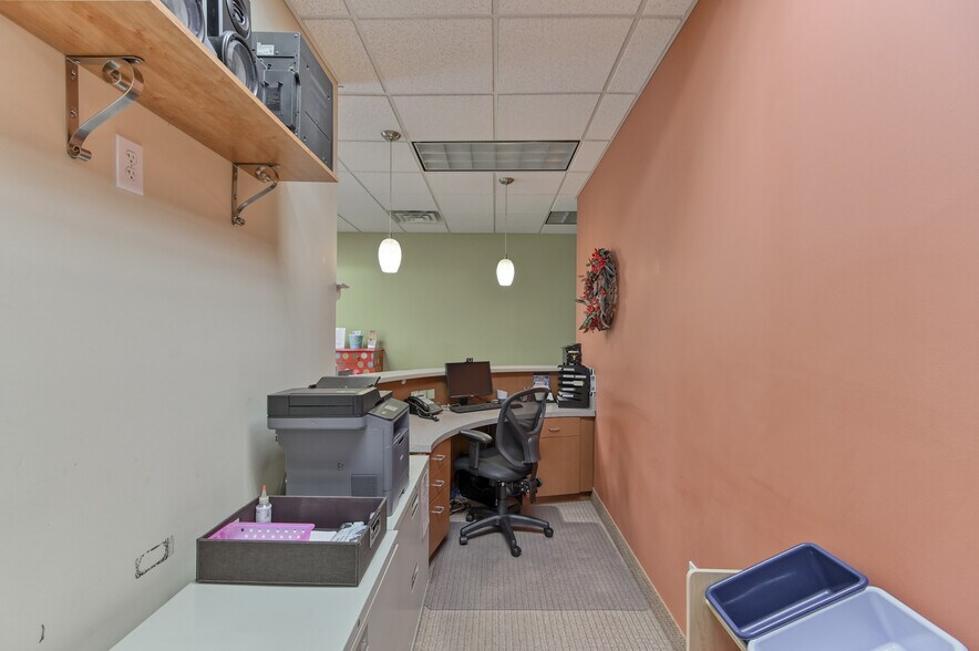 More Photos Of 9700 park plaza Ave, Louisville Medical For Lease