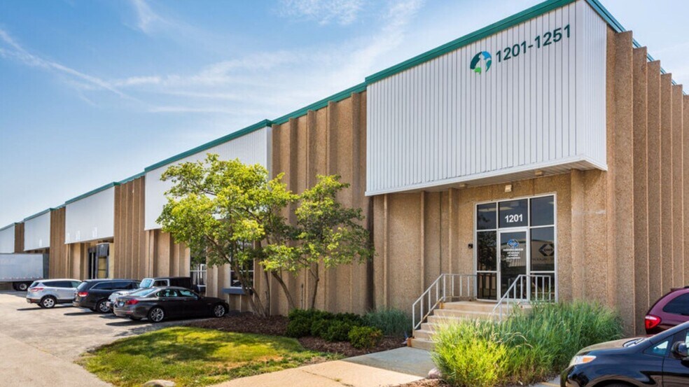 More Photos Of 1301-1401 Mark St, Elk Grove Village Unknown For Lease