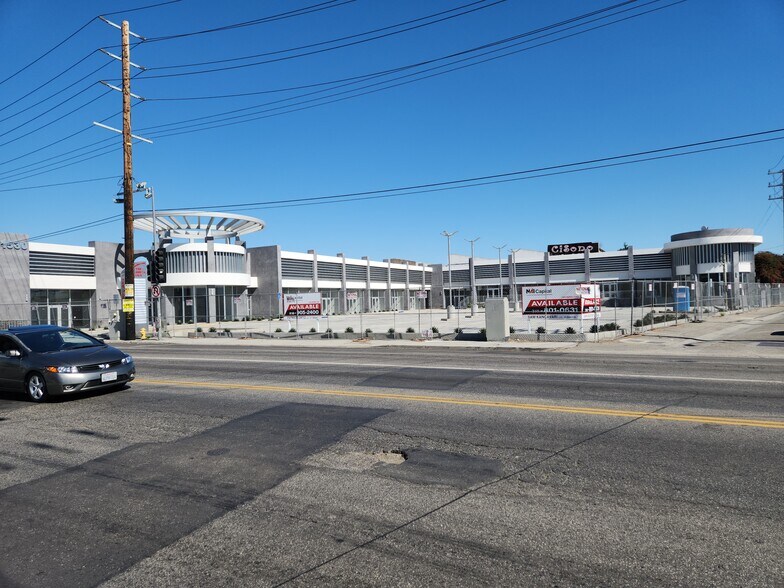 More Photos Of 1530 S Alameda St, Los Angeles General Retail For Lease