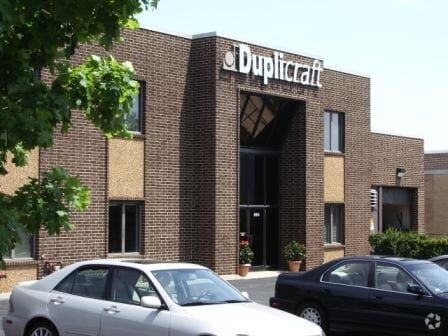 More Photos Of 850-860 Remington Rd, Schaumburg Warehouse For Sale