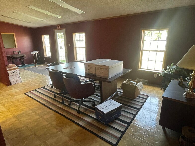 More Photos Of 403 S Melville St, Rensselaer Manufacturing For Sale