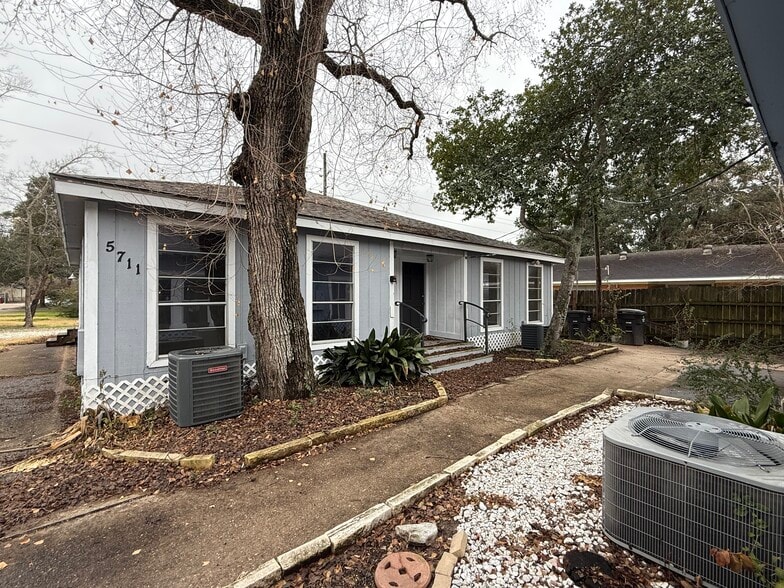 More Photos Of 5711 5th St, Katy Medical For Lease