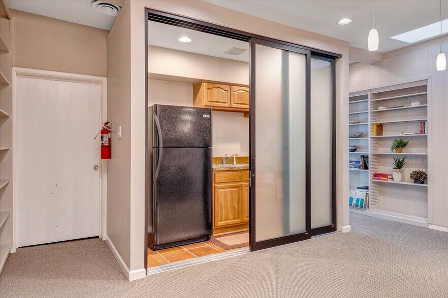 More Photos Of 131 Kirk Ave SW, Roanoke Office For Sale