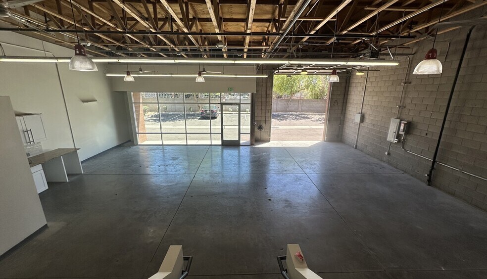 More Photos Of 300 N Pasadena St, Gilbert Warehouse For Lease