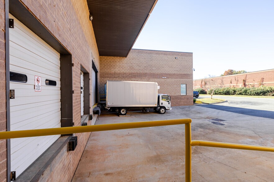 More Photos Of 1960 Crossbeam Dr, Charlotte Light Distribution For Sale