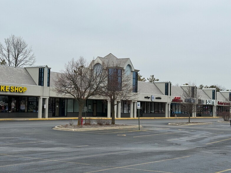 More Photos Of 1600 Algonquin Rd, Hoffman Estates Unknown For Lease