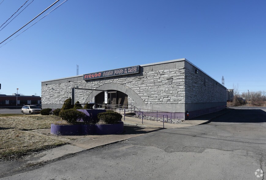 More Photos Of 3011 E Erie Blvd, Syracuse Restaurant For Lease