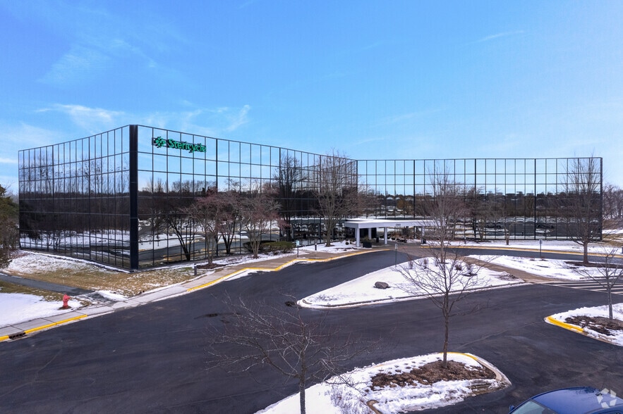 More Photos Of 2333 Waukegan Rd, Bannockburn Unknown For Lease