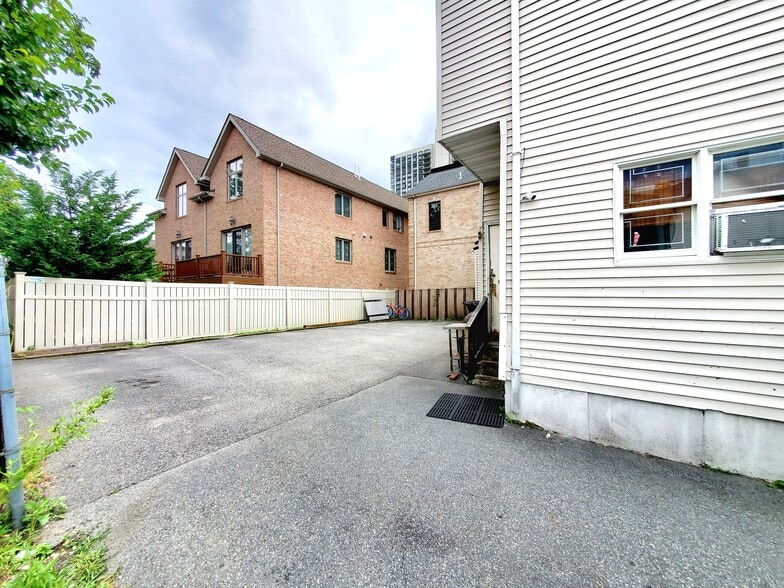 More Photos Of 1638 Parker Ave, Fort Lee Storefront Retail Office For Lease