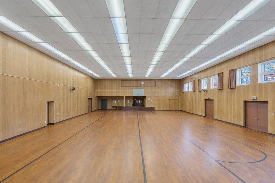 More Photos Of 2610 Bergenline Ave, Union City Health Club For Lease