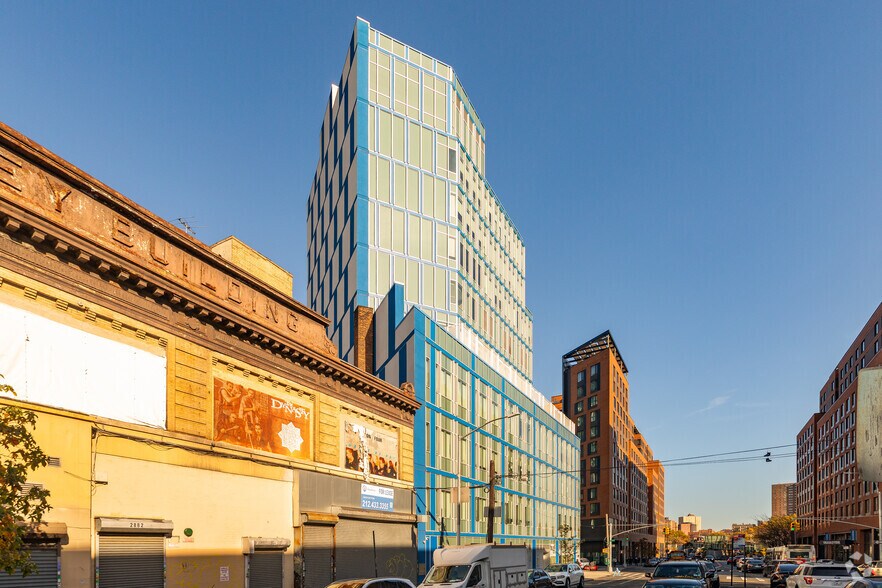 More Photos Of 425 Westchester Ave, Bronx Office For Lease