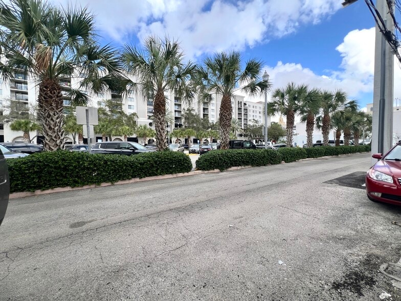 More Photos Of 355-359 Miracle Mile, Coral Gables Freestanding For Lease