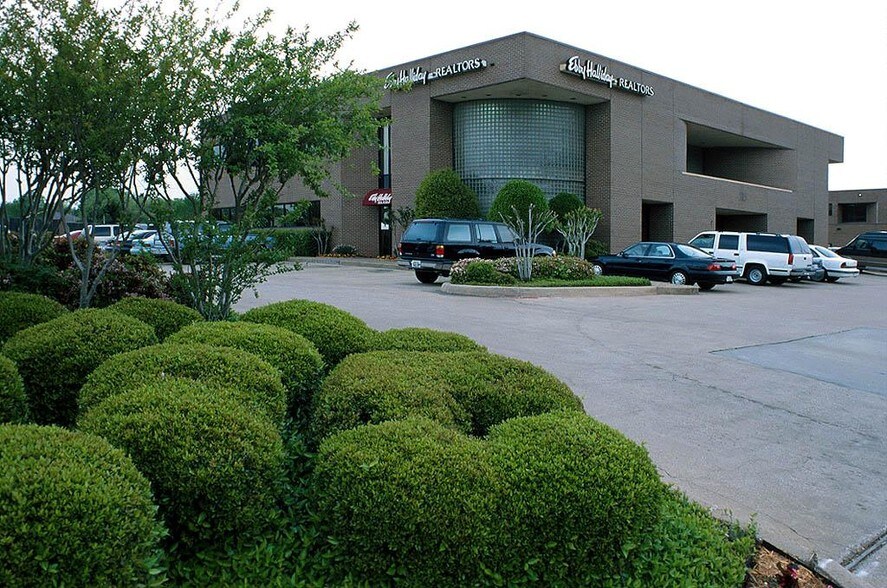 More Photos Of 515 N Cedar Ridge Dr, Duncanville Office For Lease