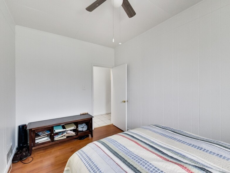 More Photos Of 44 Francis St, Hamilton Flex For Sale