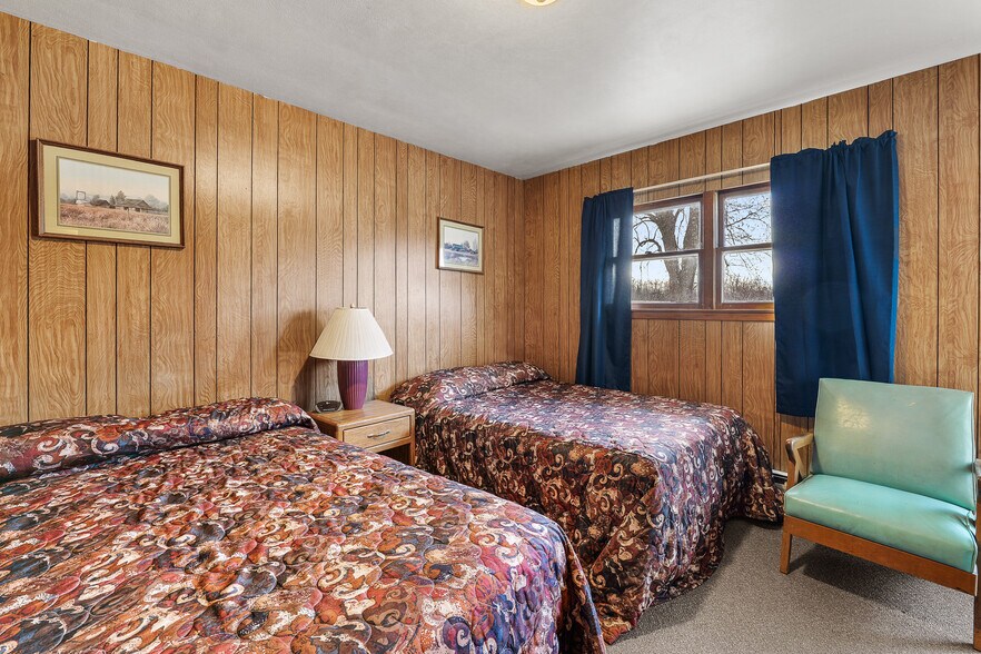 More Photos Of 4991 Arthur Rd, Slinger Hotel For Sale