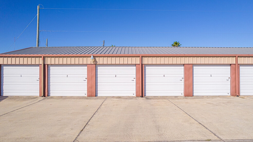 More Photos Of 207 27th St, San Leon Self Storage For Sale